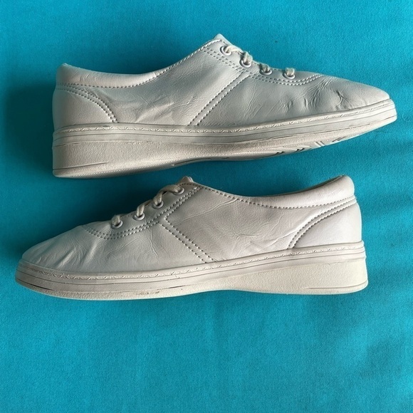 Women’s Grasshopper sneakers size 8W - Picture 4 of 9